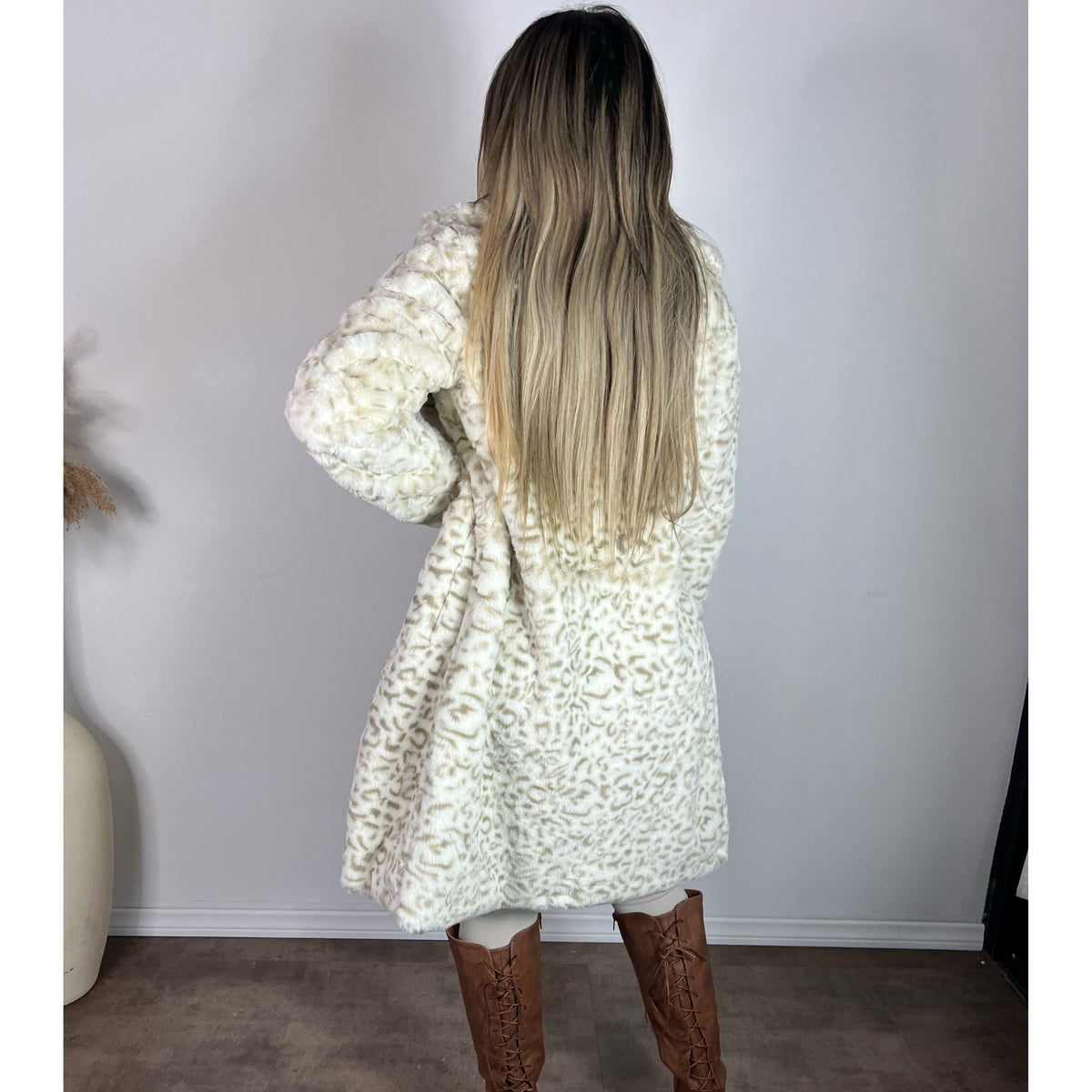 Selena Leopard Coat (White/Leopard)