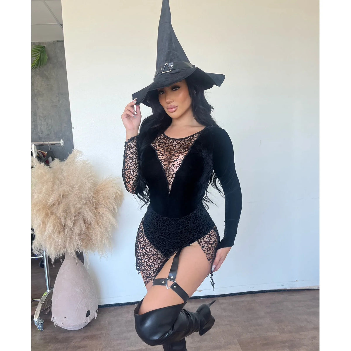 Crafty Witch (Black)